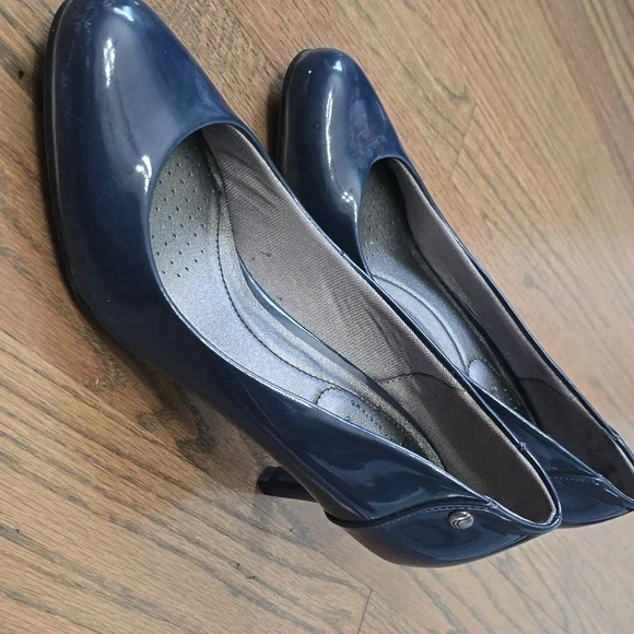Life Stride Navy Patent Leather Heels - Picture 4 of 6